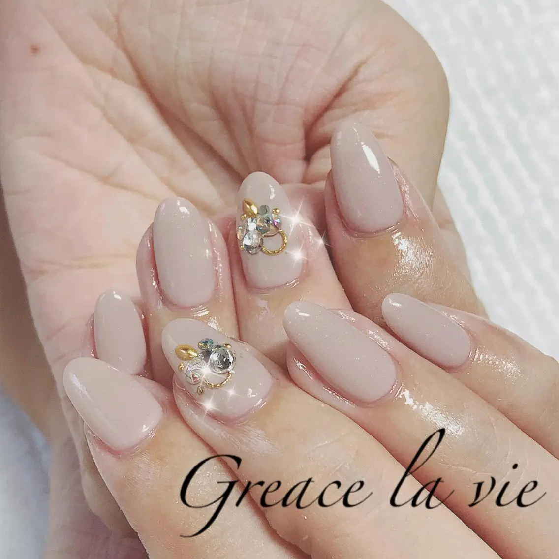ロング カラー パーマ ヘアアレンジ ネイル マツエク・マツパ シンプルネイル Greace  la vieのネイルデザイン