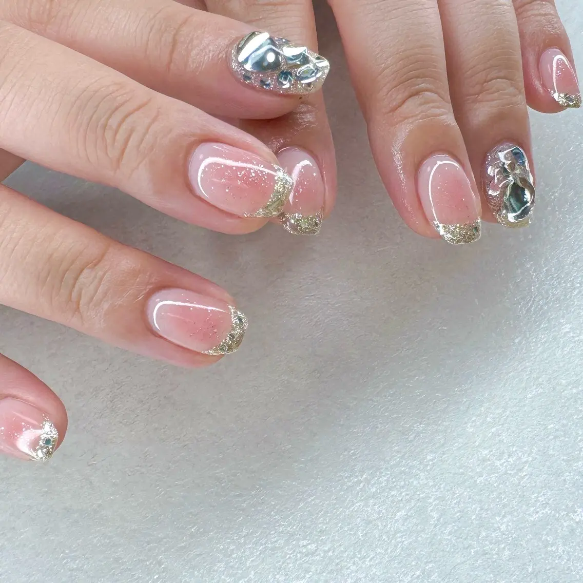 ネイル チークネイル フレンチネイル ガラスフレンチ ピンク シルバー ハンドネイル pointillé .ayaのネイルデザイン