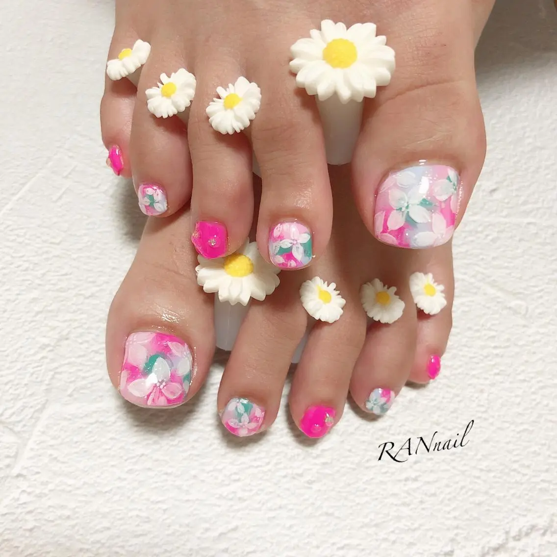 ネイル オーロラネイル フラワーネイル フットネイル 氷ネイル・うるうるネイル キラキラネイル ハンドネイル フットネイル RAN nailのネイルデザイン