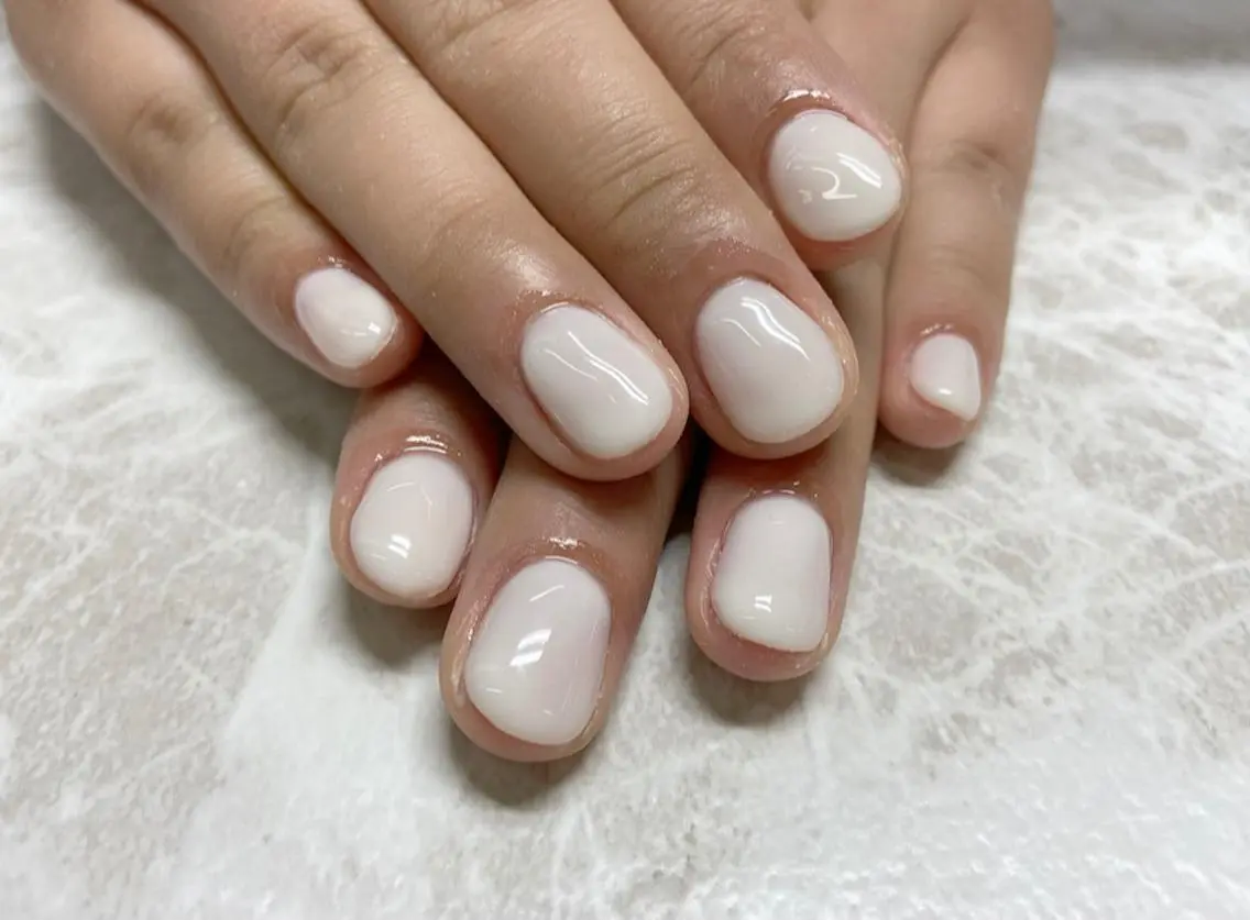 ネイル 春ネイル ホワイト 🧸熊谷 かほ🧸のネイルデザイン