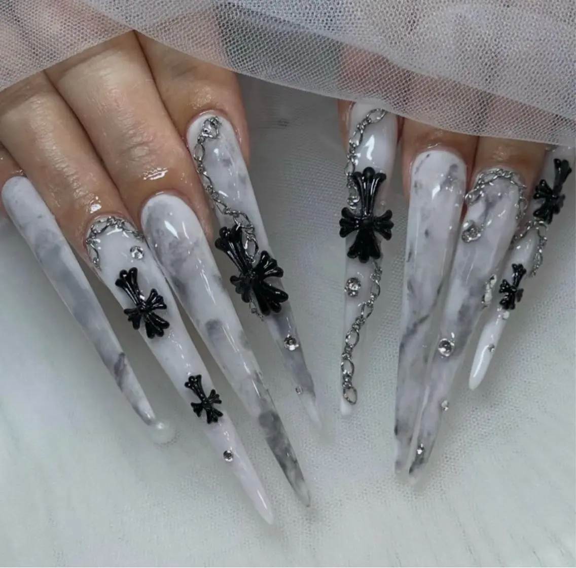 ネイル アートネイル ボルドー フレンチネイル ジェルネイル 氷ネイル・うるうるネイル ハンドネイル Julie Nail Hinのネイルデザイン