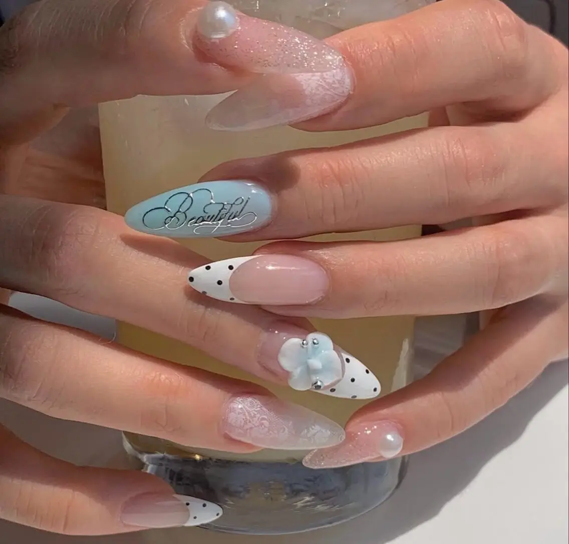 ネイル チークネイル ドット フットネイル フレンチネイル グラデーション ハンドネイル ハンドケア Nihonthy Nail 新宿のネイルデザイン