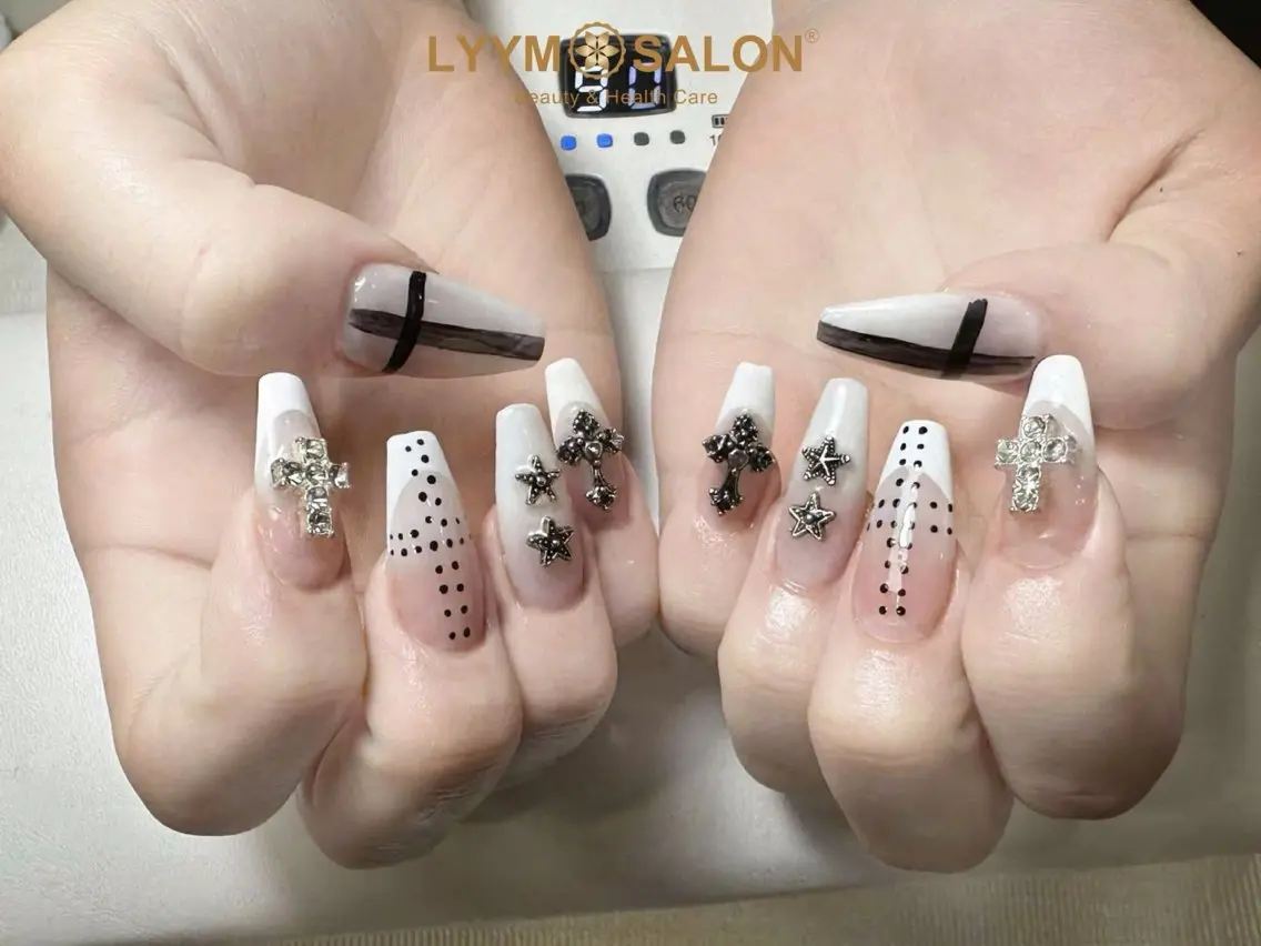 ネイル ドット 長さ出し 韓国ネイル ハンドネイル LYYM Salonのネイルデザイン