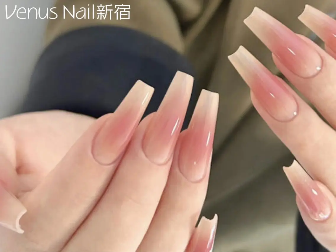 オフなしチップ長さだし10本 ★SNSで話題★ツルツルチークネイルの写真