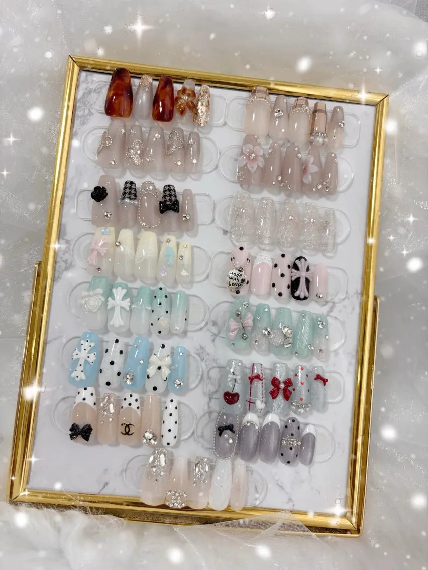 ネイル べっ甲ネイル ドット フラワーネイル グリーン キラキラネイル ハンドネイル YM nailのネイルデザイン