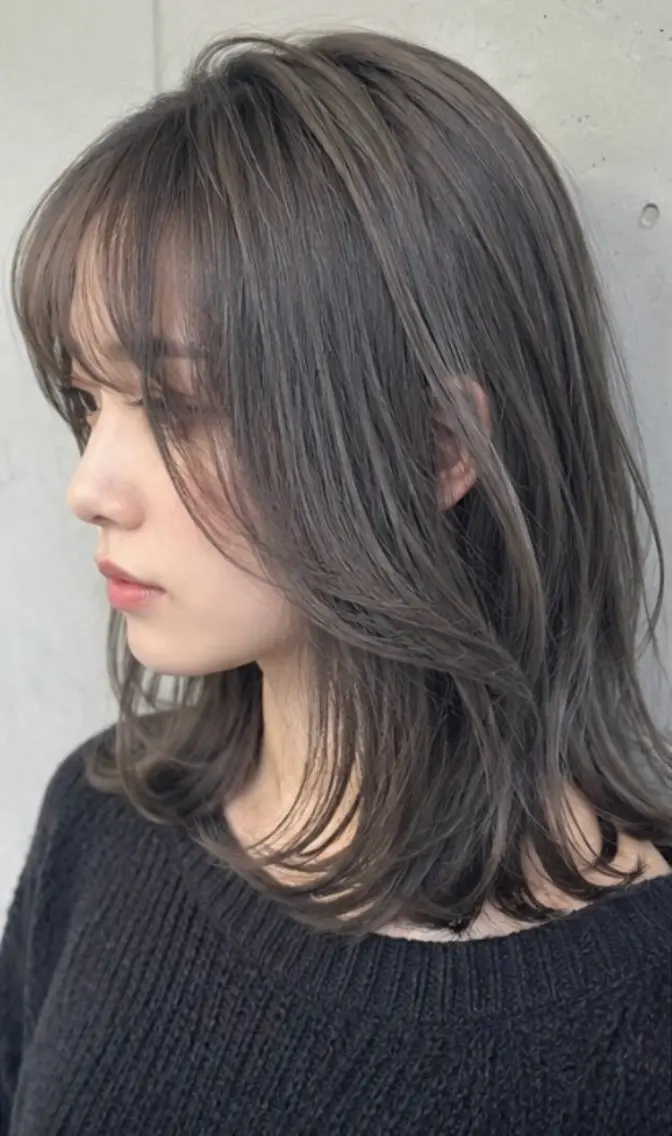 グレーカラー（白髪染め・ミディアム・肩上まで）の写真