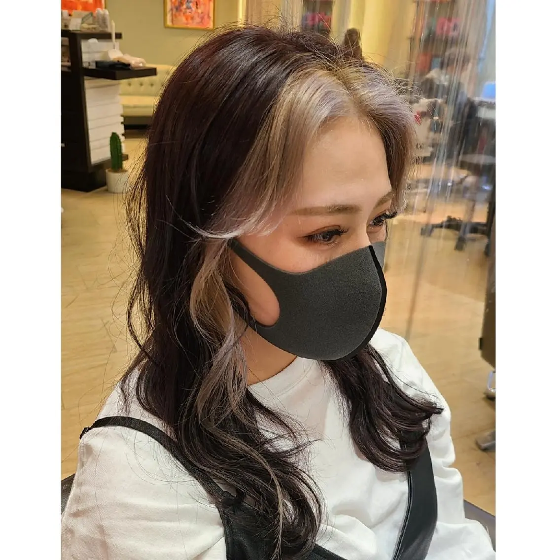 カラー ミディアム ミストバング  フェイスフレーミング グラデ❣️インナー 派手髪Fumiyoのヘアスタイル