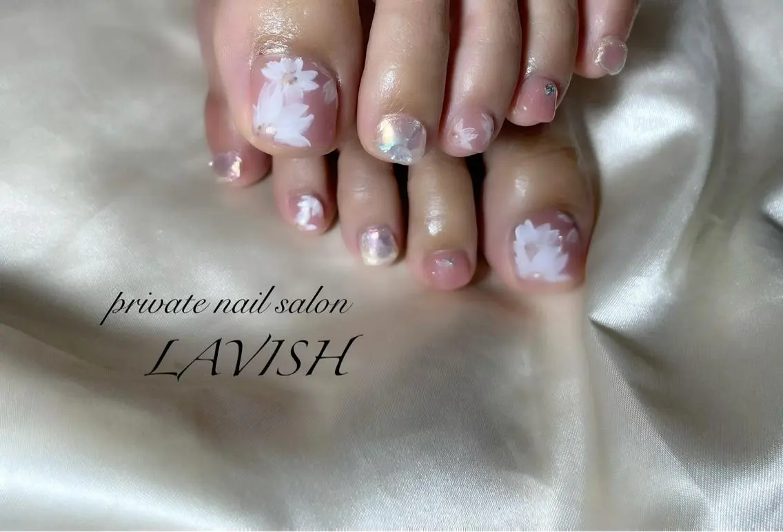 ネイル LAVISH 大和店 emi･:*+のネイルデザイン