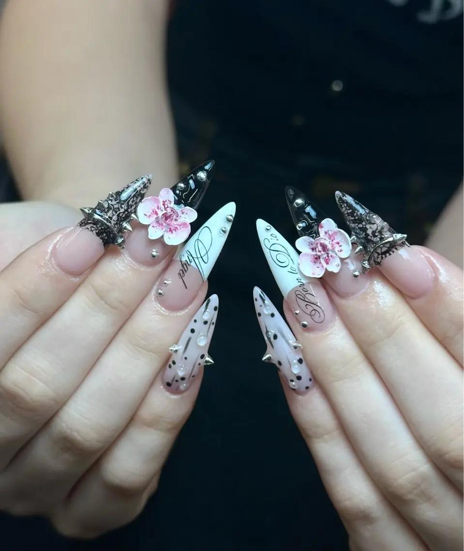 ネイル フラワーネイル 韓国ネイル レース ロングネイル 持ち込み Iconic Nailのネイルデザイン