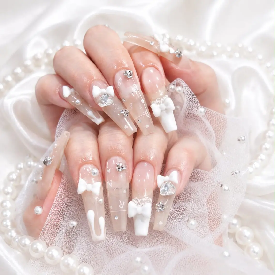 ネイル アートネイル オーロラネイル ボルドー チークネイル フレンチネイル ハンドネイル Sakura Nail Salonのネイルデザイン