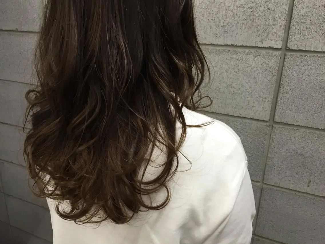 セミロング カラー ITO YUKIのヘアスタイル