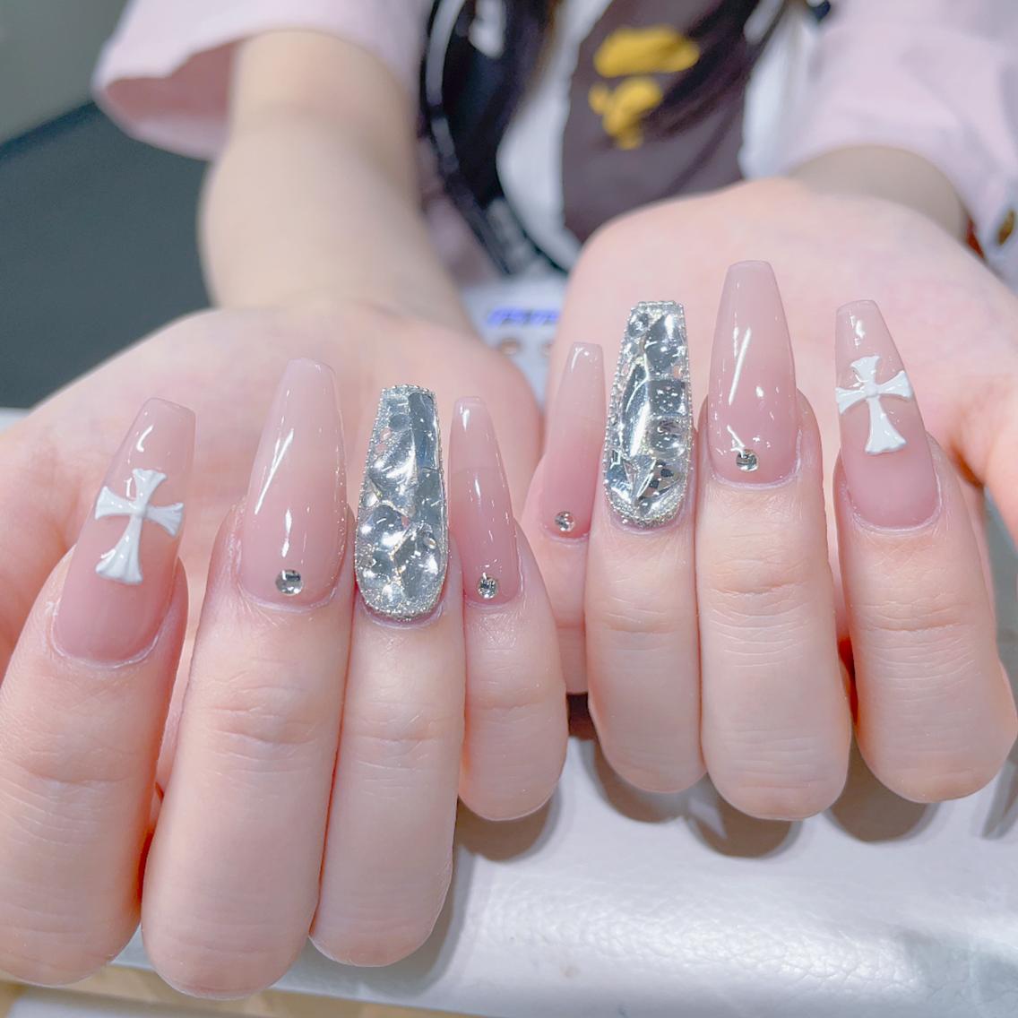 ネイル ハンドネイル Queens テイのネイルデザイン
