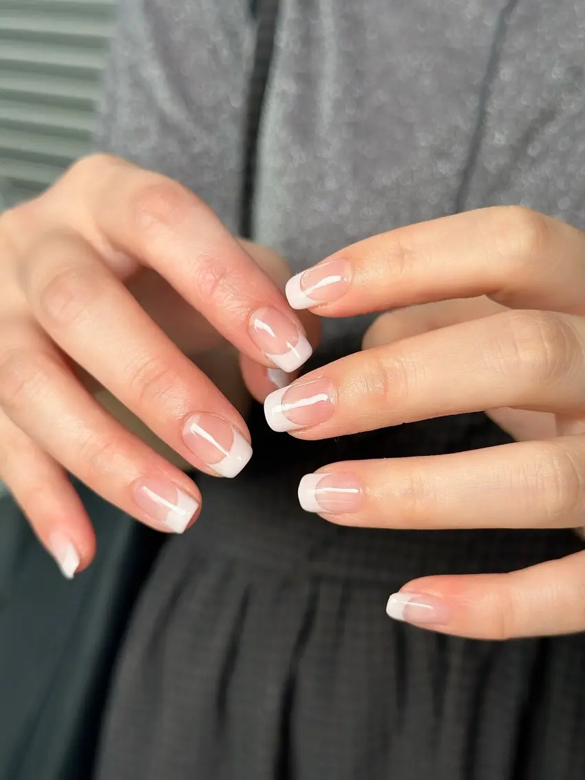ネイル フレンチネイル Signail +のネイルデザイン