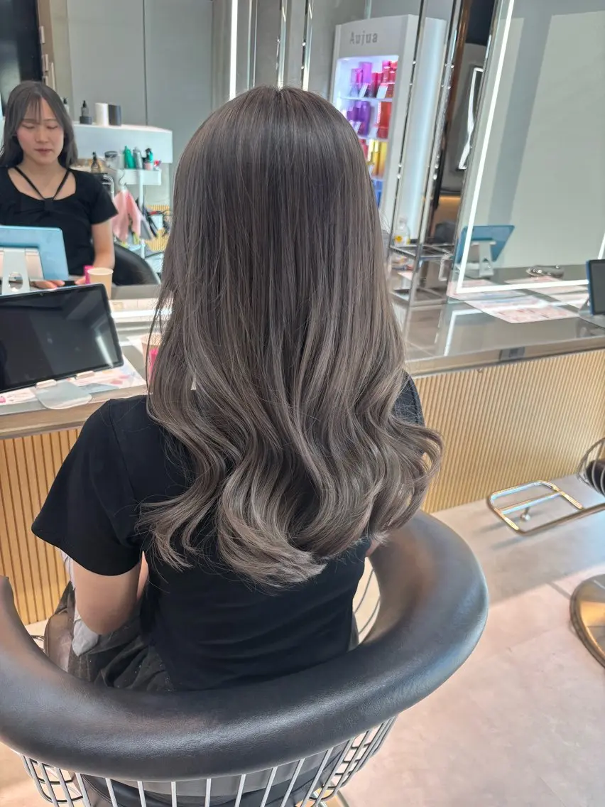 セミロング カラー ブリーチ 透明感カラー グレージュ ブリーチなしカラー レイヤーカット 【博多髪質改善】 吉村　清志のヘアスタイル