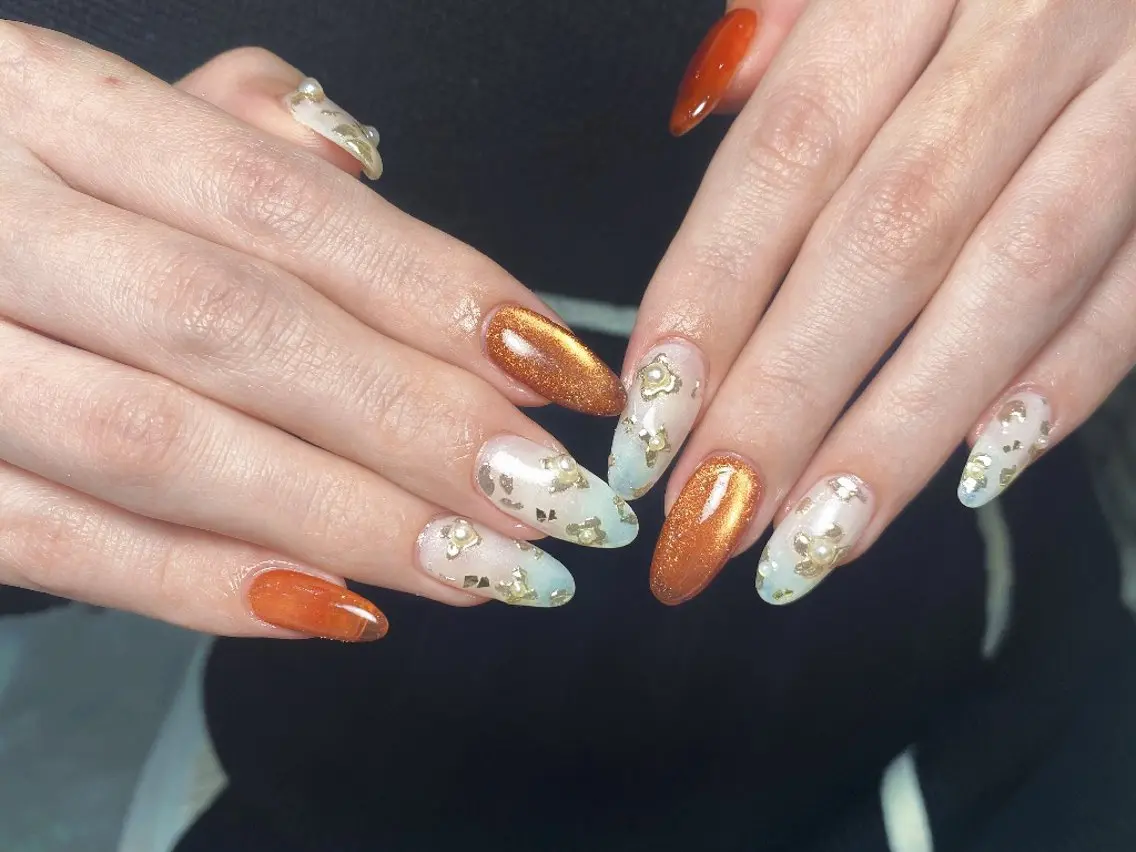 ネイル チークネイル フレンチネイル ジェルネイル ガーリー キラキラネイル ハンドネイル UM Nail Salonのネイルデザイン
