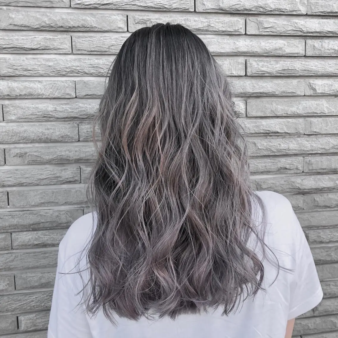 セミロング カラー ヘアアレンジ バレイヤージュ デザインカラー ハイライトカラー 外国人風カラー ハイライト アンドウ ユウ/ レイヤーカット/韓国のヘアスタイル