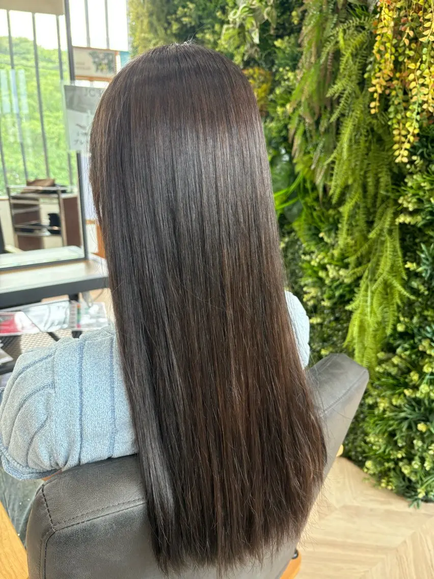 ロング ヘアカラー 宮崎 瑠梨のヘアスタイル