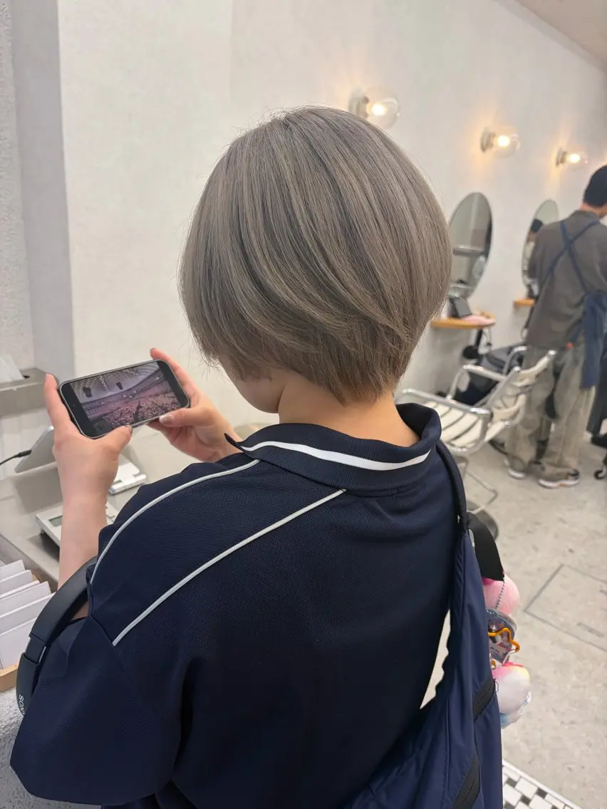 ショート ヘアカラー リン🔔ボブ cut まろやかベージュ🤎のヘアスタイル