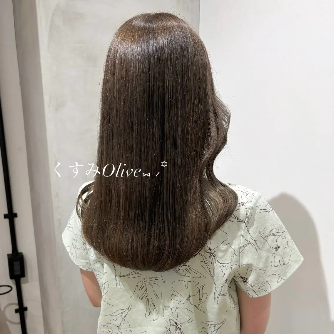 ロング カラー ベージュカラー オリーブベージュ 𝑴𝒊𝒌𝒖💝 透明感モテカラーのヘアスタイル
