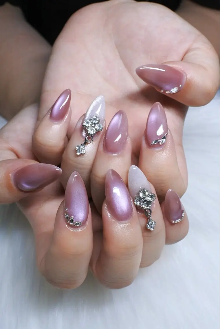 ネイル マグネットネイル nail room RAVAHLIAのネイルデザイン