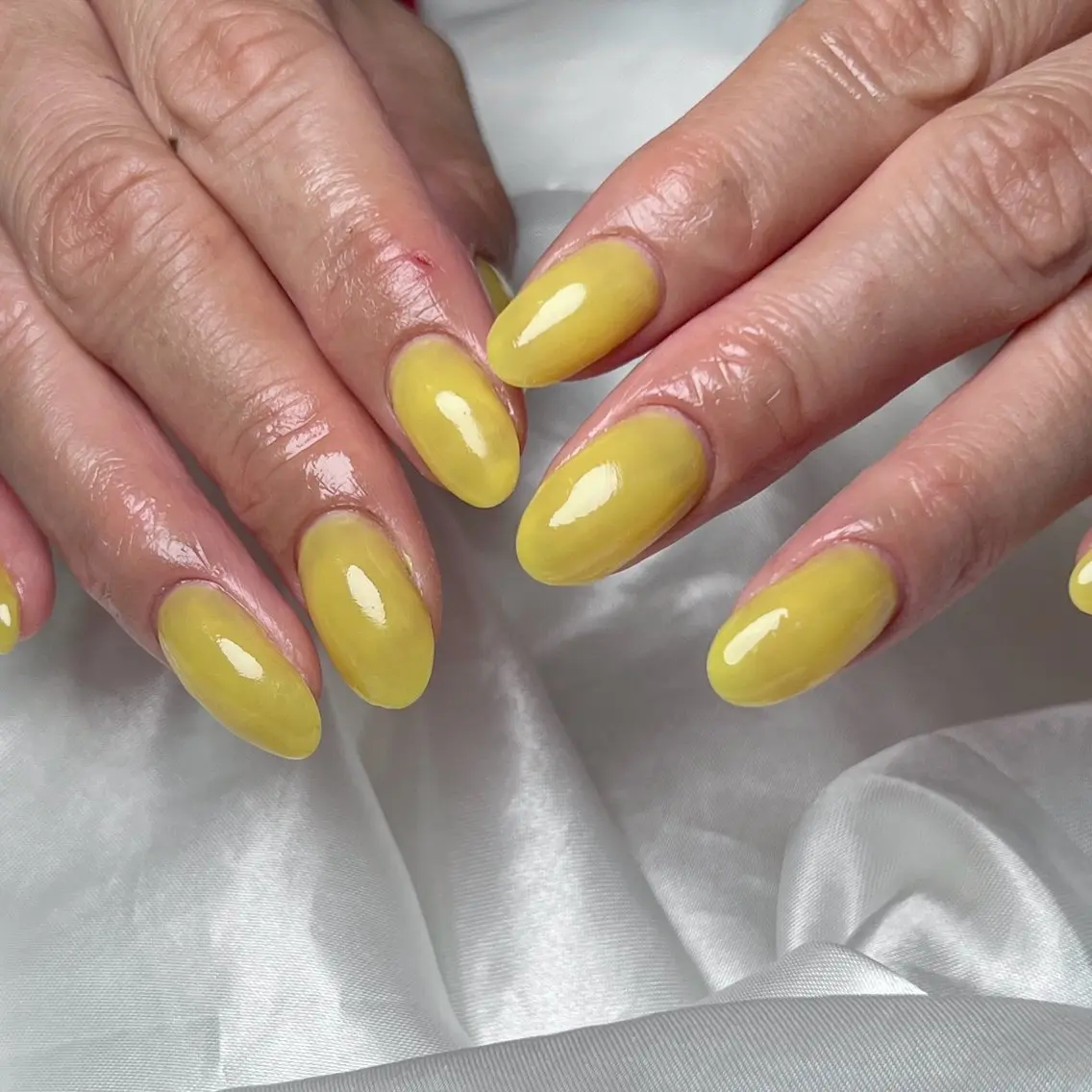 ネイル オフィスネイル ワンカラーネイル シンプルネイル 黄色 ハンドネイル 【nailsalon LaMeL】岡崎のネイルデザイン