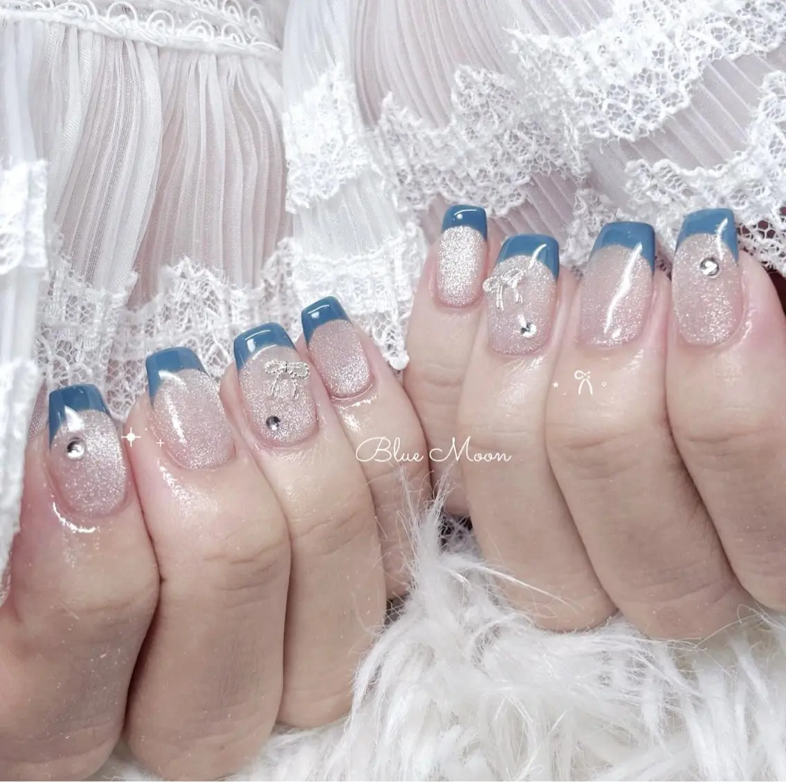 ネイル フレンチネイル リボン ストーンネイル ハンドネイル フットネイル nail salon Blue Moonのネイルデザイン