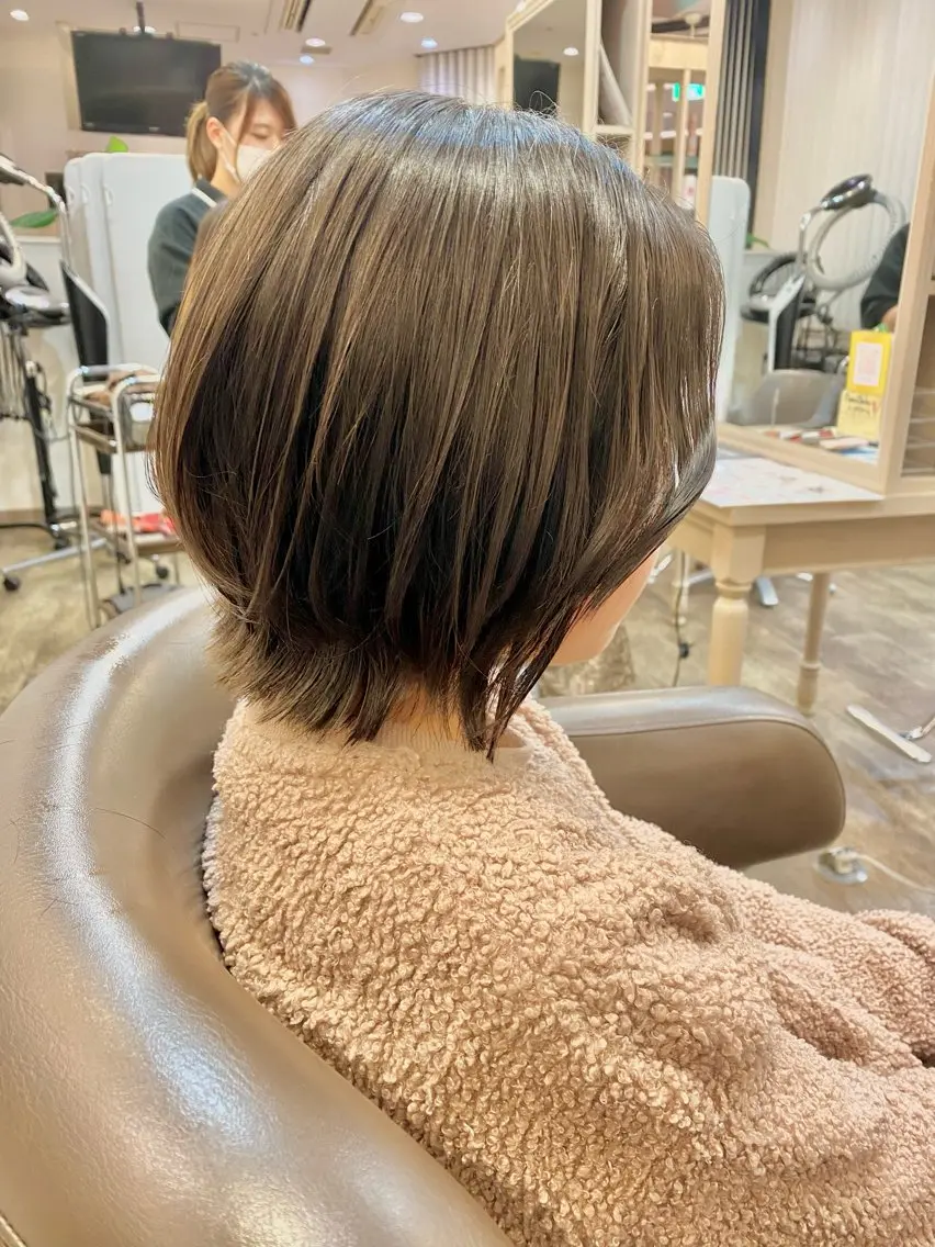 ショート ボブ レイヤーカット 長嶋 花梨のヘアスタイル