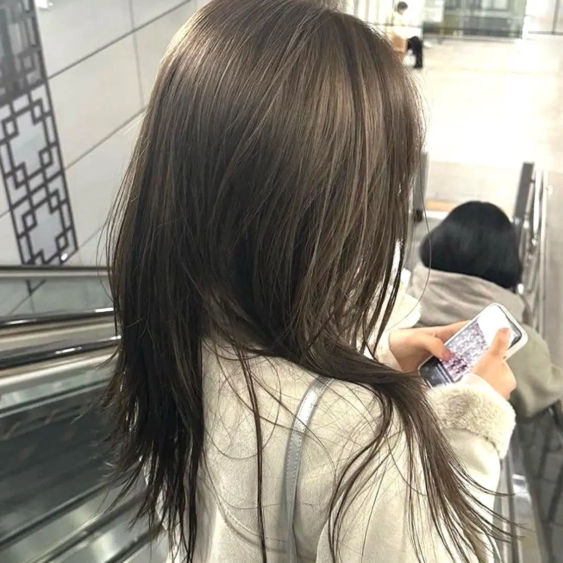 ミディアム カラー ボブレイヤー ミディアムレイヤー ブリーチ 透明感カラー ダブルカラー カット ヘアカラー トリートメント nonoka オリーブ/レイヤーのヘアスタイル