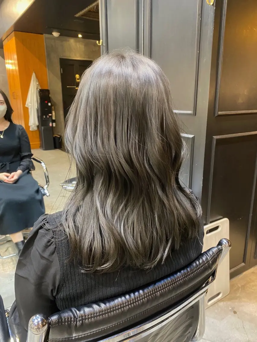 カラー ブリーチ ダブルカラー ブリーチなしカラー カット ヘアカラー 透明感カラー🌿 グレージュ🐺陽介のヘアスタイル