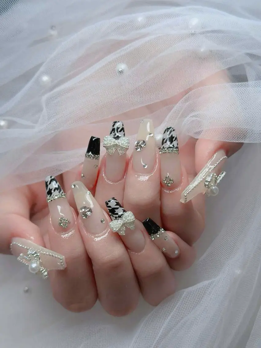 ネイル オーロラネイル フレンチネイル ジェルネイル ハロウィン 韓国ネイル ハンドネイル H.baby Nail Salonのネイルデザイン