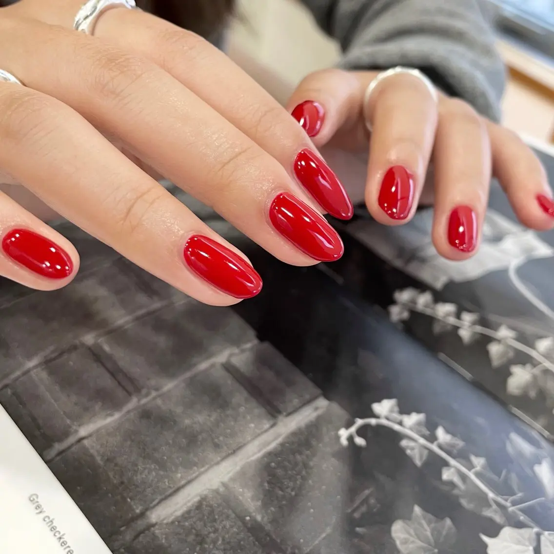 ネイル 赤色 ハンドネイル nailsalon amity🌿池田のネイルデザイン