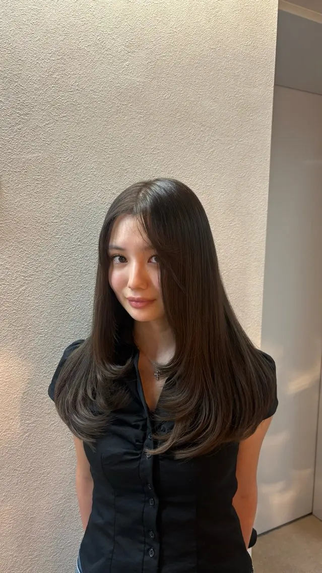 セミロング 韓国風ヘア レイヤーカット カット ヘアカラー トリートメント 川村 夏穂のヘアスタイル