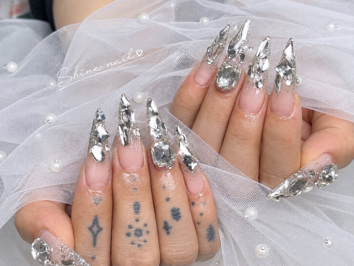 ネイル shine 🎀 長さ出し専門のネイルデザイン