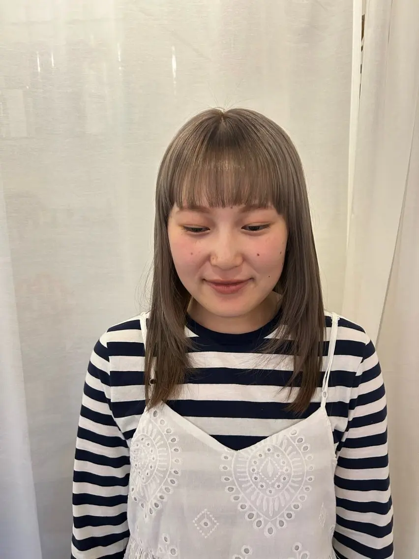 ミディアム はな SPURのヘアスタイル