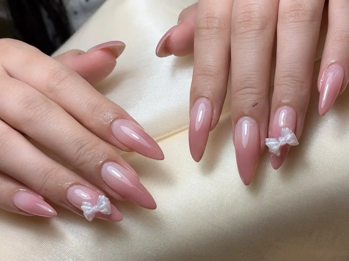 ネイル オーロラネイル 長さ出し フレンチネイル ジェルネイル ガラスフレンチ ハンドネイル Rela・S NAILのネイルデザイン