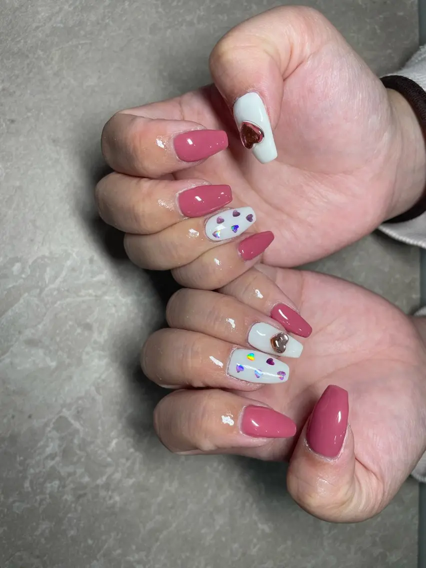 ネイル LAVISH 大和店 emi・:*+のネイルデザイン