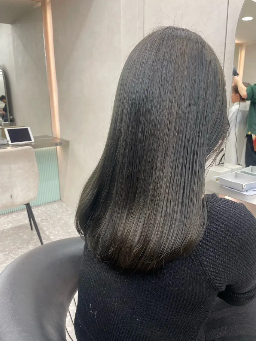 セミロング カット ヘアカラー トリートメント 透明感オリーブ🫒/ ブリーチなしWカラーのヘアスタイル