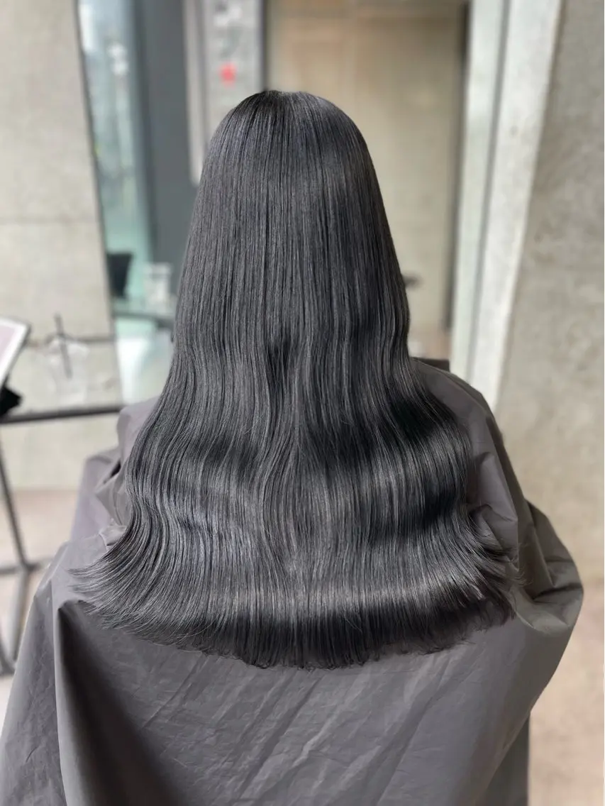 ロング カラー 黒髪 ブルーカラー ブルーブラック ハイトーンカラー 髪質改善/堀江 ケアカラーtoshiのヘアスタイル