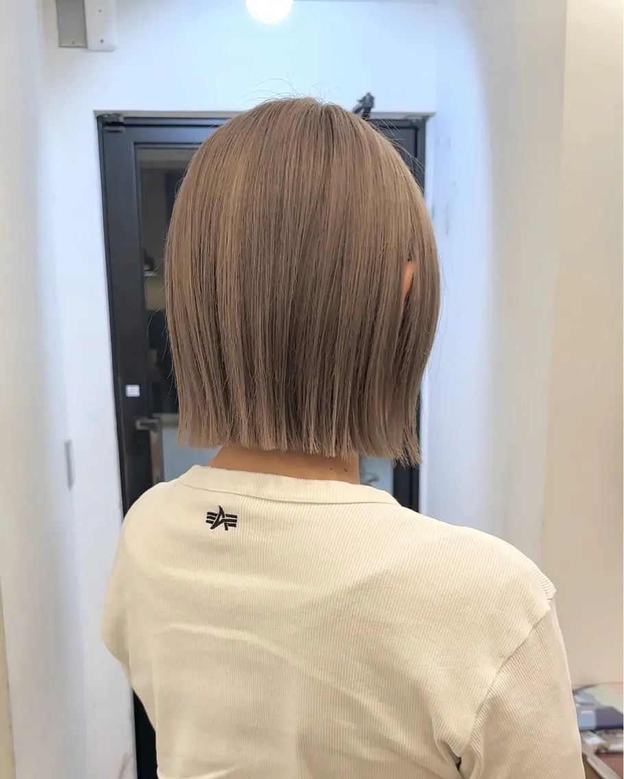 ショート カラー グレージュ カット ヘアカラー トリートメント 似合わせボブ/縮毛 /ハイトーン/ひさとのヘアスタイル