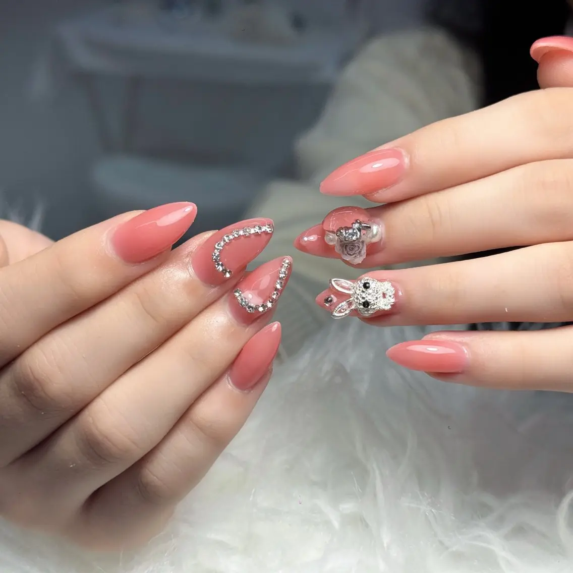 ネイル ガーリー キラキラネイル 韓国ネイル ロングネイル シンプルネイル ハンドネイル Genie Mika Nailsのネイルデザイン