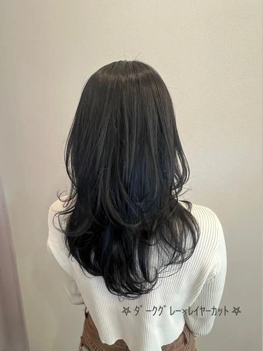 セミロング カラー ダークグレー 韓国風ヘア レイヤーカット カット ヘアカラー LiTA 友田未来のヘアスタイル