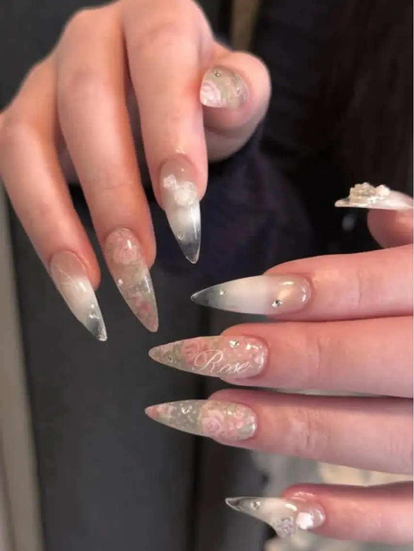ネイル チークネイル ドット フットネイル フレンチネイル グラデーション ハンドネイル ハンドケア Nihonthy Nail 新宿のネイルデザイン