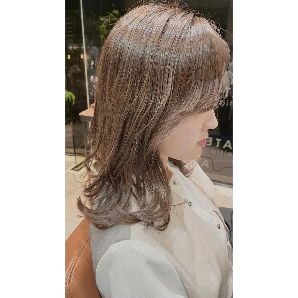 セミロング カラー ベージュカラー ブリーチ ブリーチなしカラー カット トリートメント 齊藤 賢祐のヘアスタイル