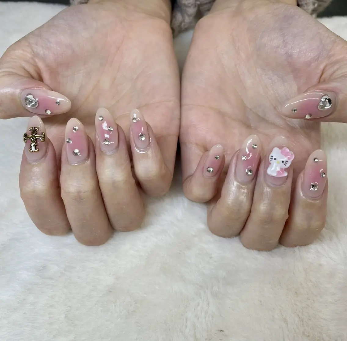 ネイル チークネイル ストーンネイル ワンホンネイル ハンドネイル ハンドケア 心斎橋Salon Epokkuのネイルデザイン