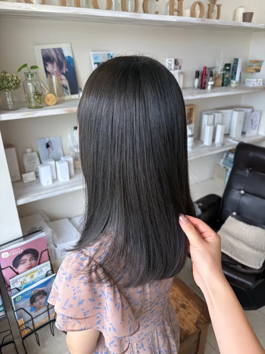 セミロング カラー アッシュ アッシュグレー 透明感カラー ヘアカラー ベージュ/透け感 カラー.nano🎀のヘアスタイル