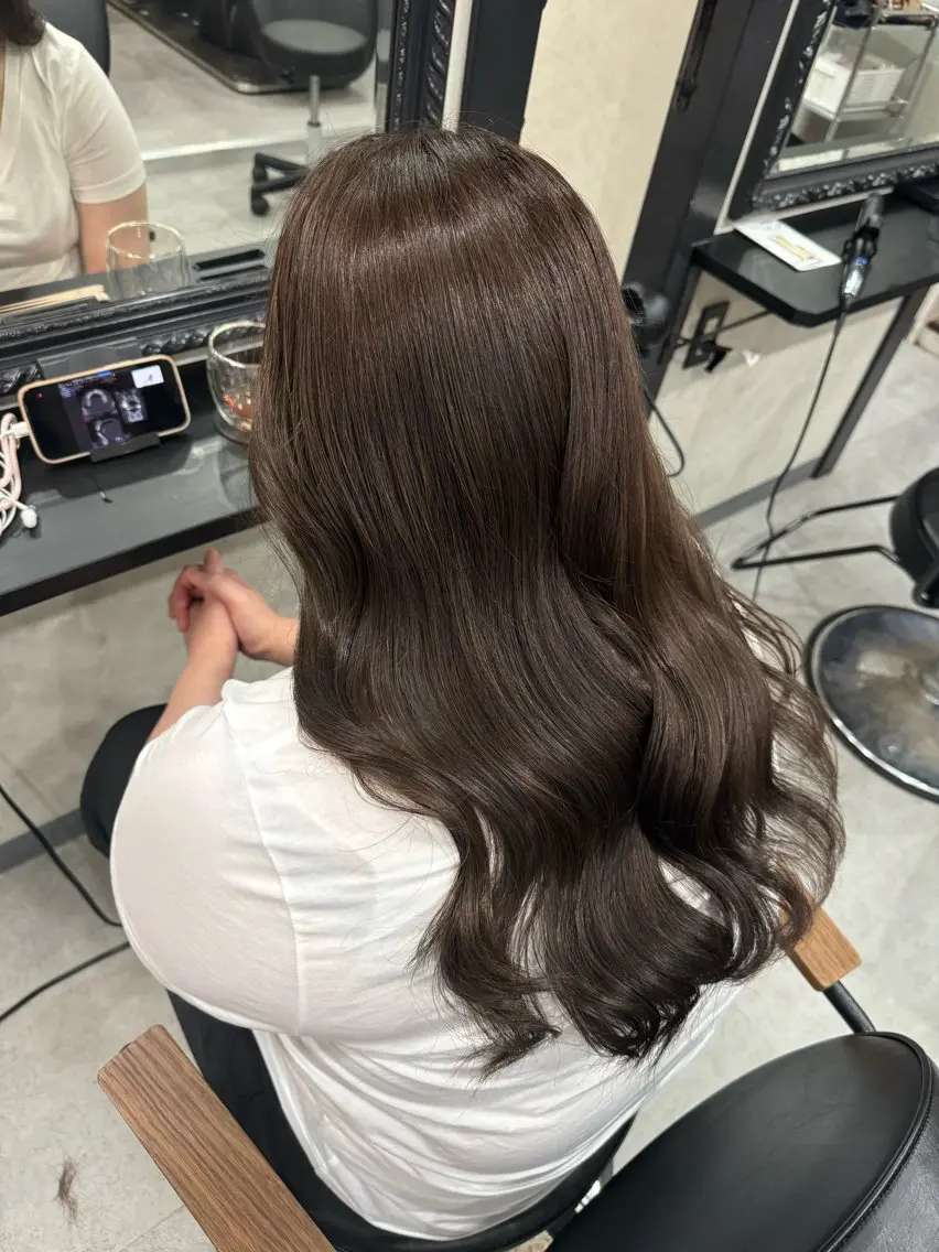 ロング カラー ベージュカラー ブリーチ グレージュ ブリーチなしカラー 顔周りカット カット ヘアカラー トリートメント 井本翔太.髪質改善. ベージュ.グレージュのヘアスタイル