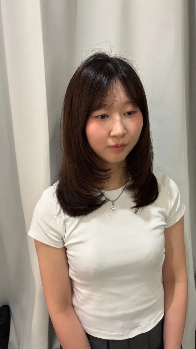 セミロング カット ｶﾉ /暖色カラー/ バタフライレイヤーのヘアスタイル
