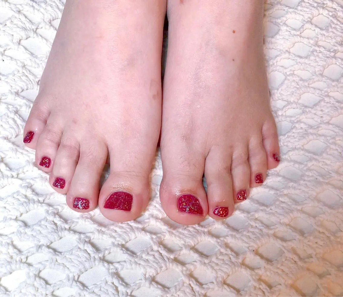ネイル フットネイル ラメ(グリッター) ワンカラーネイル 🍭Kiara Nail🍭のネイルデザイン