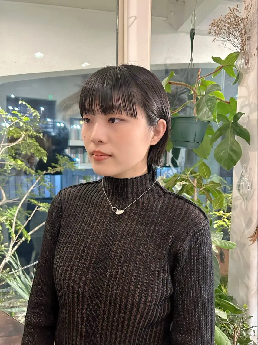 ショート ボブ ワイドバング 谷澤 朋佳のヘアスタイル