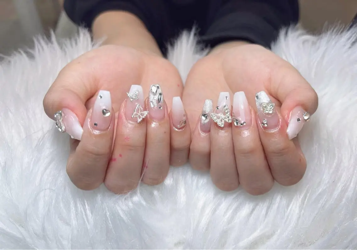 ネイル フレンチネイル ジェルネイル ガーリー 韓国ネイル ロングネイル ハンドネイル NieNail Nezukoのネイルデザイン